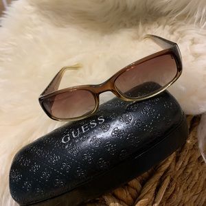 Classy GUESS Sunglasses